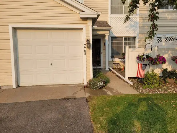 1833 Southcross Drive W #2202, Burnsville, MN 55306
