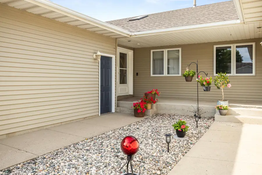 3303 30th Avenue S, Fargo, ND 58103 - #2