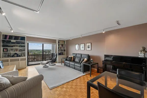 400 Groveland Avenue #1208, Minneapolis, MN 55403