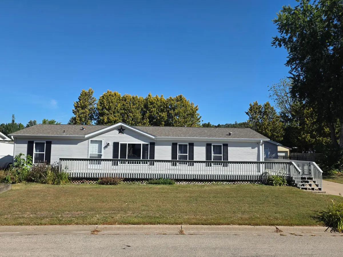320 6th Avenue Ne, Plainview, MN 55964 - #1