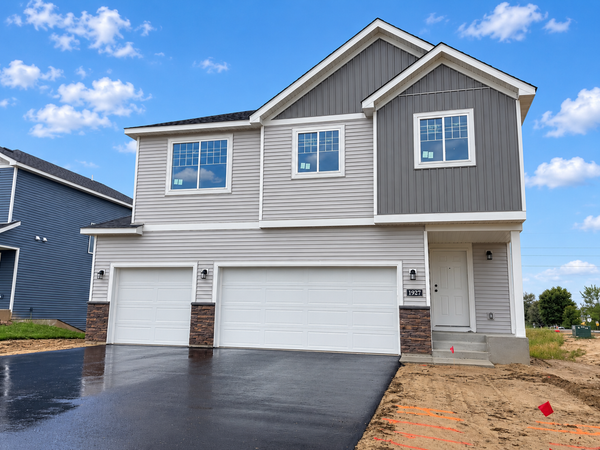 1927 Pierce Street S, Cambridge, MN 55008
