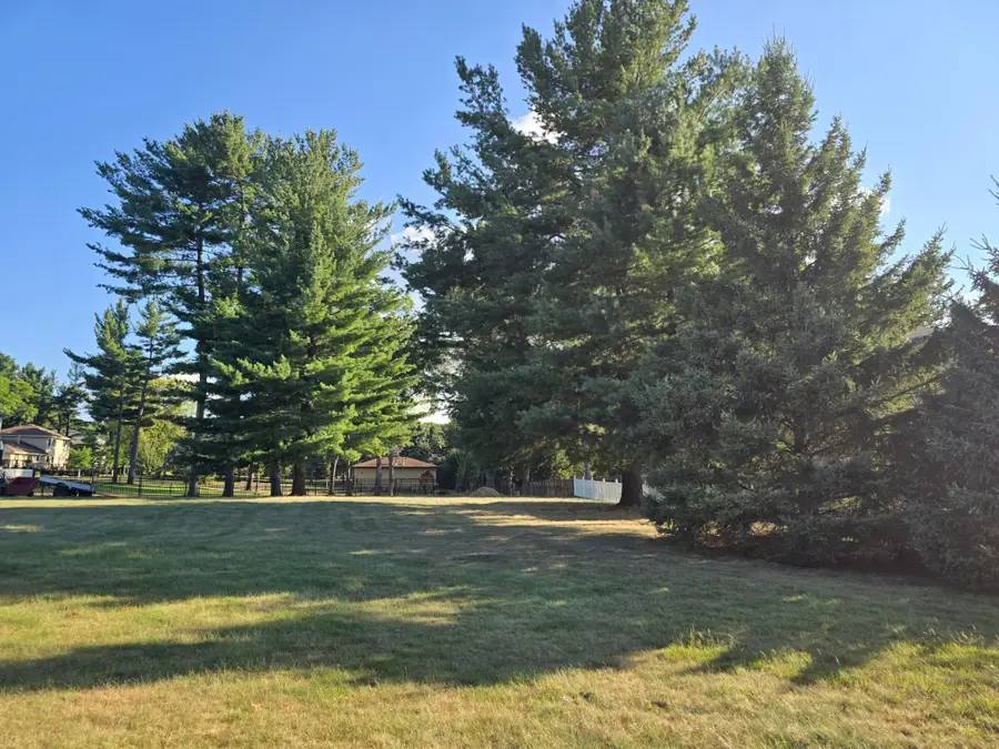 560 Fisher Cir, Vadnais Heights, MN 55127 - #3