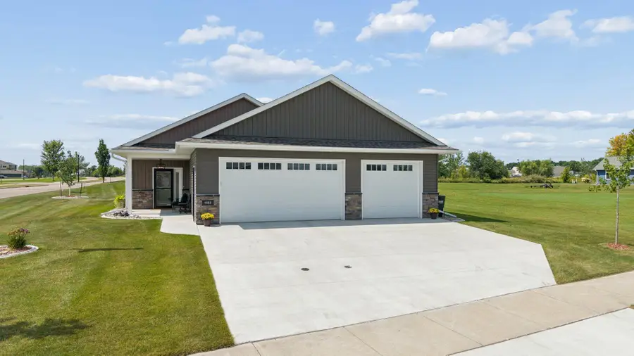 1352 Bradford Street Se, Hutchinson, MN 55350 - #2
