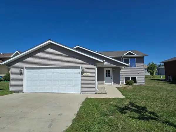2227 Castlewood Drive, Worthington, MN 56187