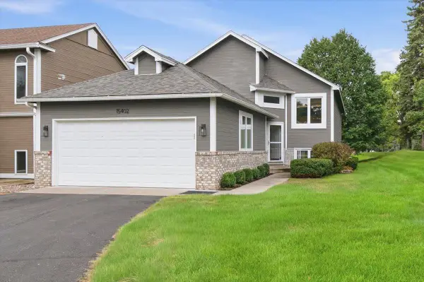 15402 Sussex Drive, Minnetonka, MN 55345