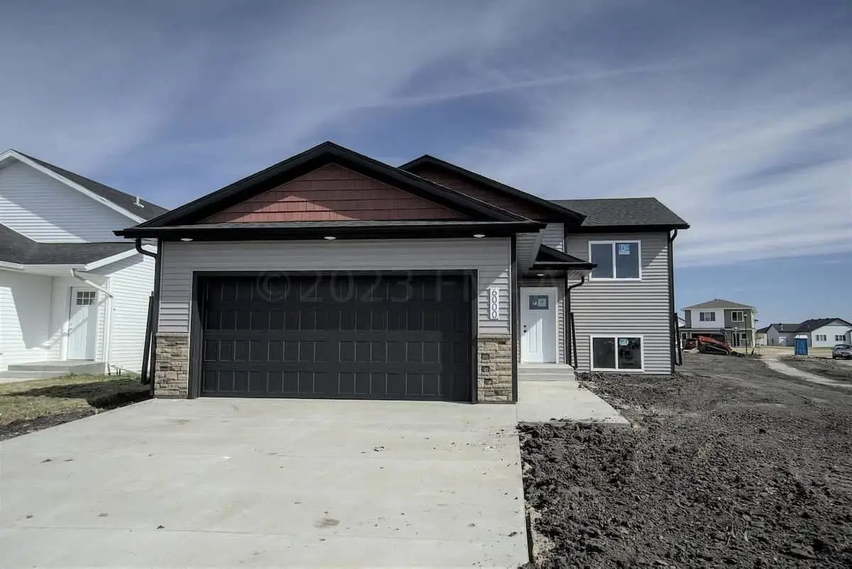 1637 10th Avenue S, Fargo, ND 58103 - #1