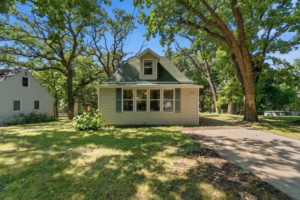 225 Cedar Street Ne, New London, MN 56273 - #1