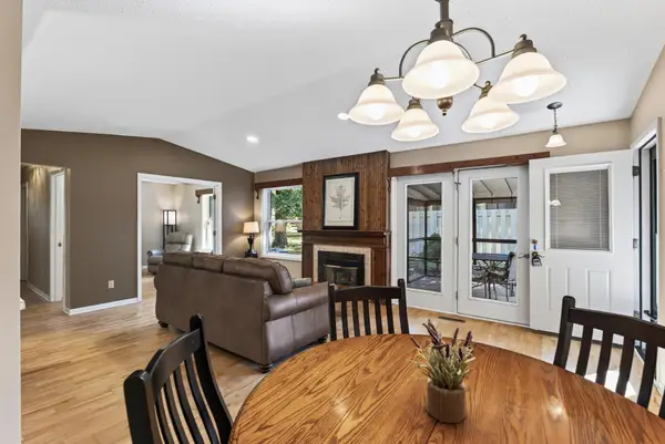 1190 Black Oaks Lane N, Plymouth, MN 55447