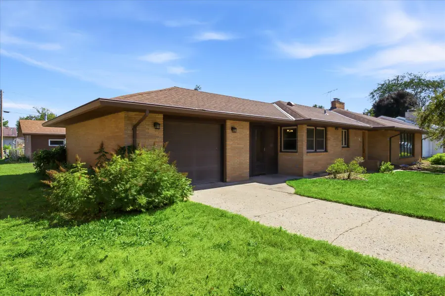 119 S Walnut Street, Belle Plaine, MN 56011 - #2