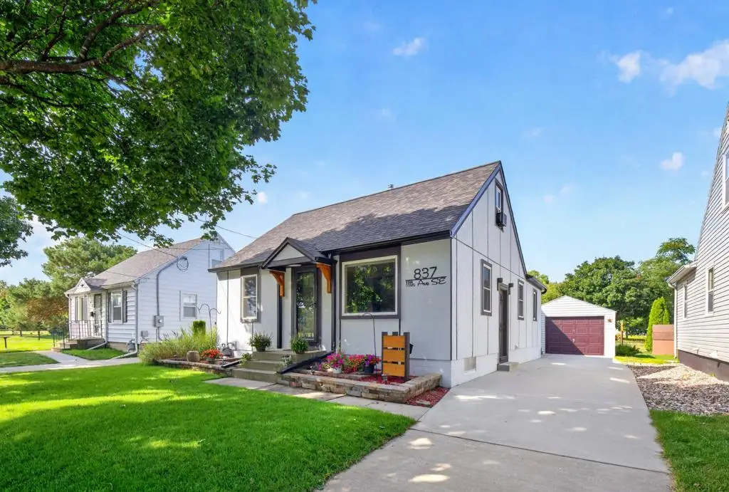 837 11th Avenue Se, Rochester, MN 55904 - #1