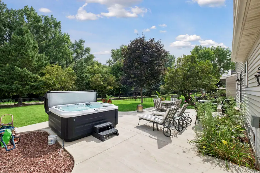2374 Molnau Court, Chaska, MN 55318 - #3