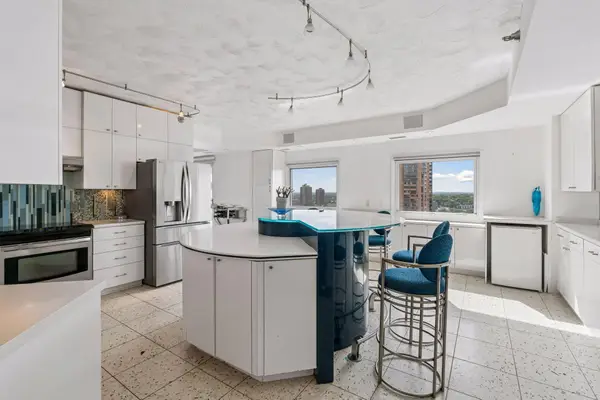 1225 Lasalle Avenue #2307, Minneapolis, MN 55403