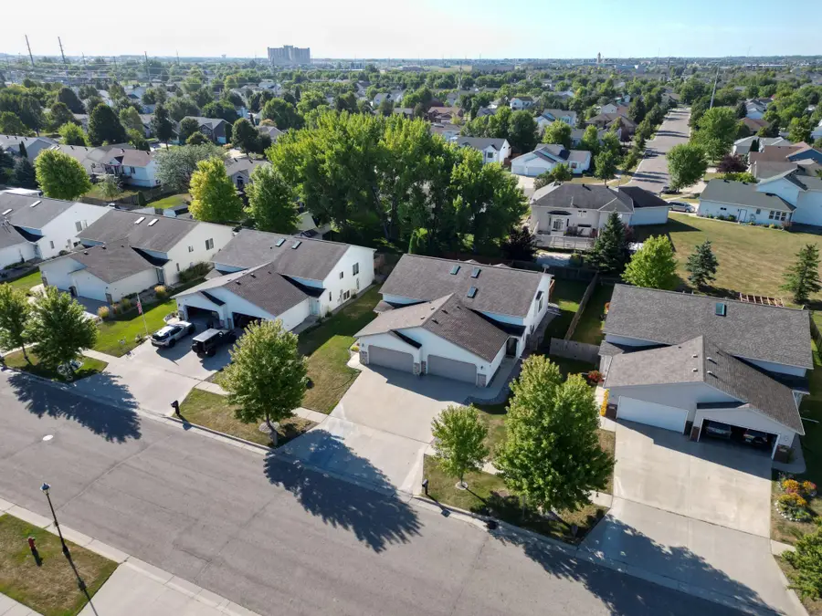 707 14th Avenue E, West Fargo, ND 58078 - #3