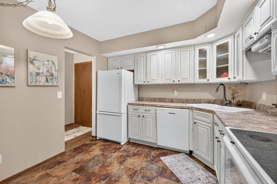 2465 Londin Lane E #212, Maplewood, MN 55119 - #2