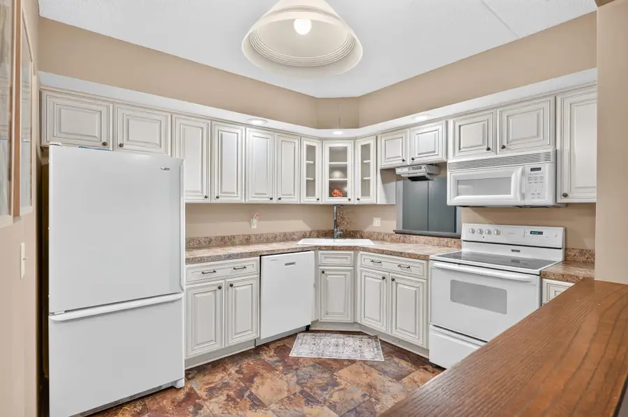 2465 Londin Lane E #212, Maplewood, MN 55119 - #3