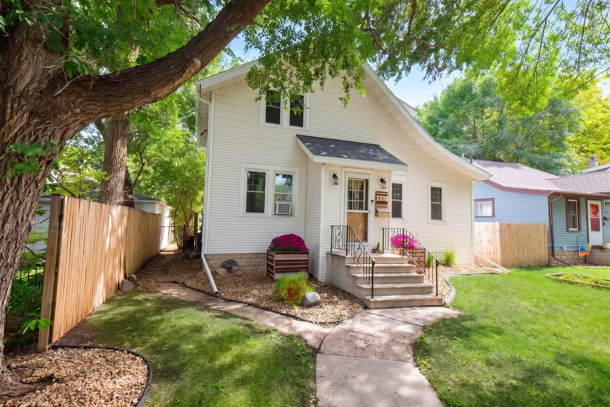 1210 13 1/2 Street S, Fargo, ND 58103 - #1