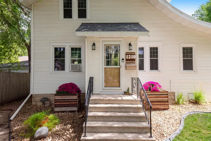 1210 13 1/2 Street S, Fargo, ND 58103 - #2