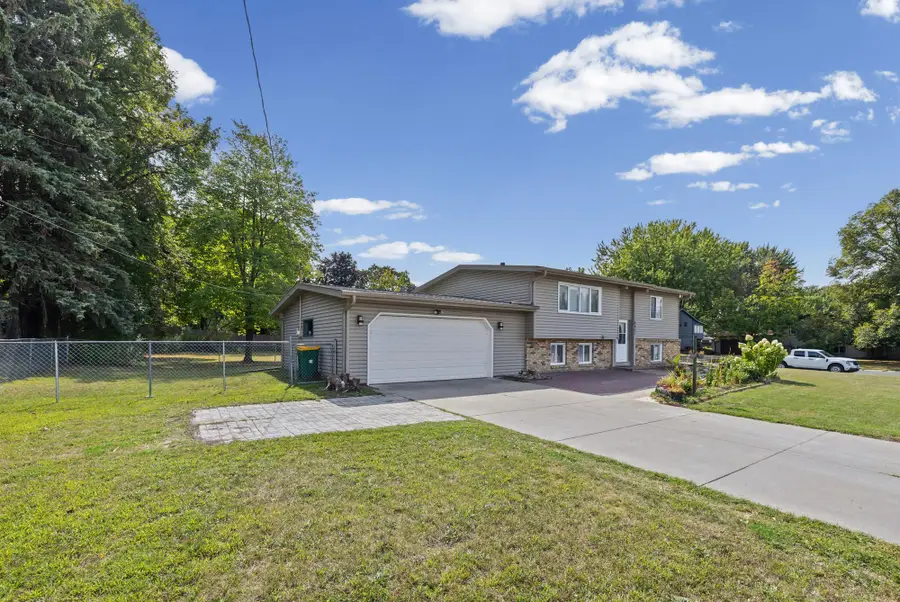 8921 49th Avenue N, New Hope, MN 55428 - #3
