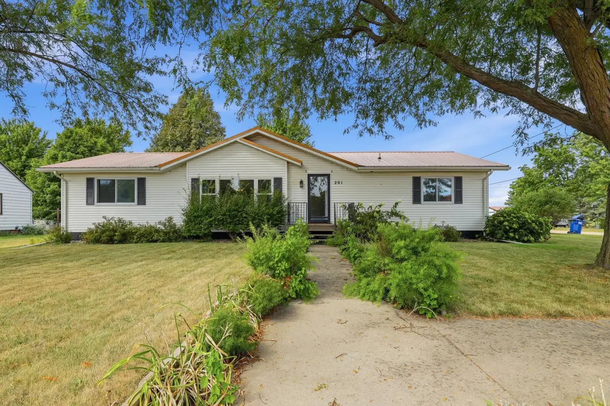 201 White Street S, Comfrey, MN 56019 - #1