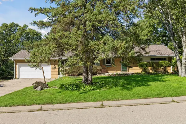 2131 Perry Avenue N, Golden Valley, MN 55422