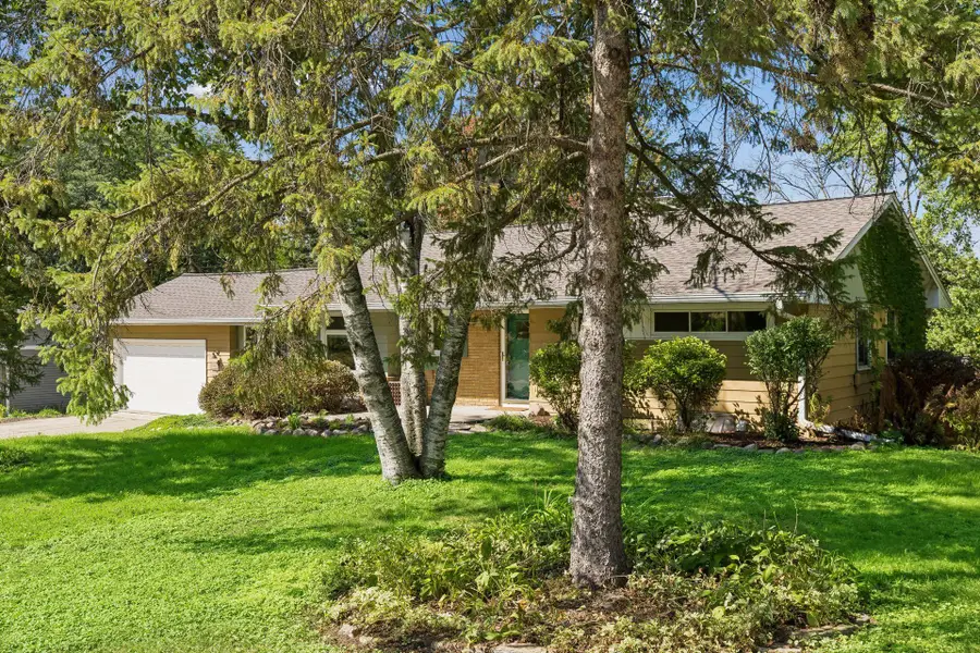 2131 Perry Avenue N, Golden Valley, MN 55422 - #2