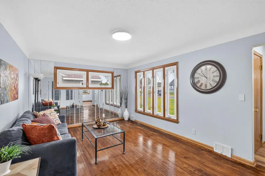 1042 6th Avenue S, South Saint Paul, MN 55075 - #3