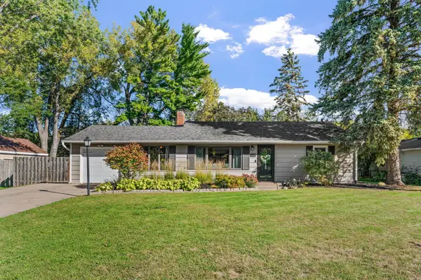 1197 Burke Avenue W, Roseville, MN 55113