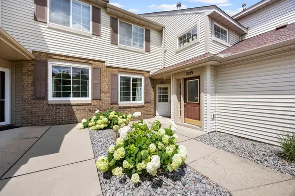 2215 White Water Way, Eagan, MN 55122