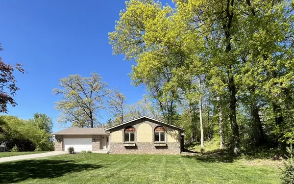 5885 Hidden Oaks Circle Se, Prior Lake, MN 55372