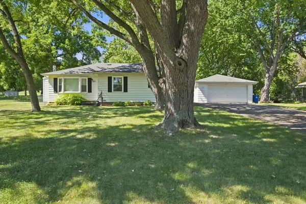 125 Hackberry Hill, Orono, MN 55356