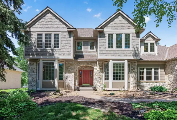 3034 Edgewater Drive, Woodbury, MN 55125