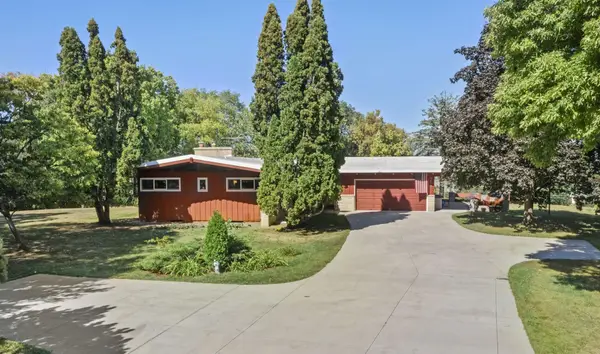 2439 Hauer Trail, Shakopee, MN 55379