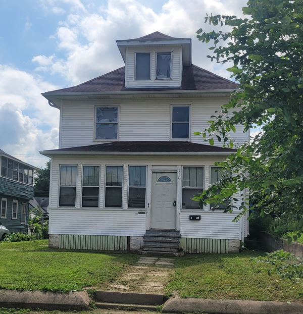716 Rose Avenue E, Saint Paul, MN 55106