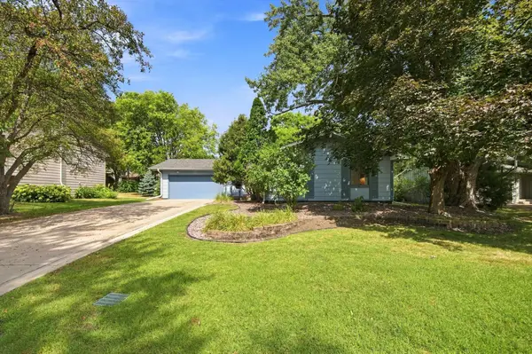 10900 Hyland Terrace, Eden Prairie, MN 55344