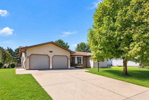 715 Madison Avenue Sw, Eyota, MN 55934
