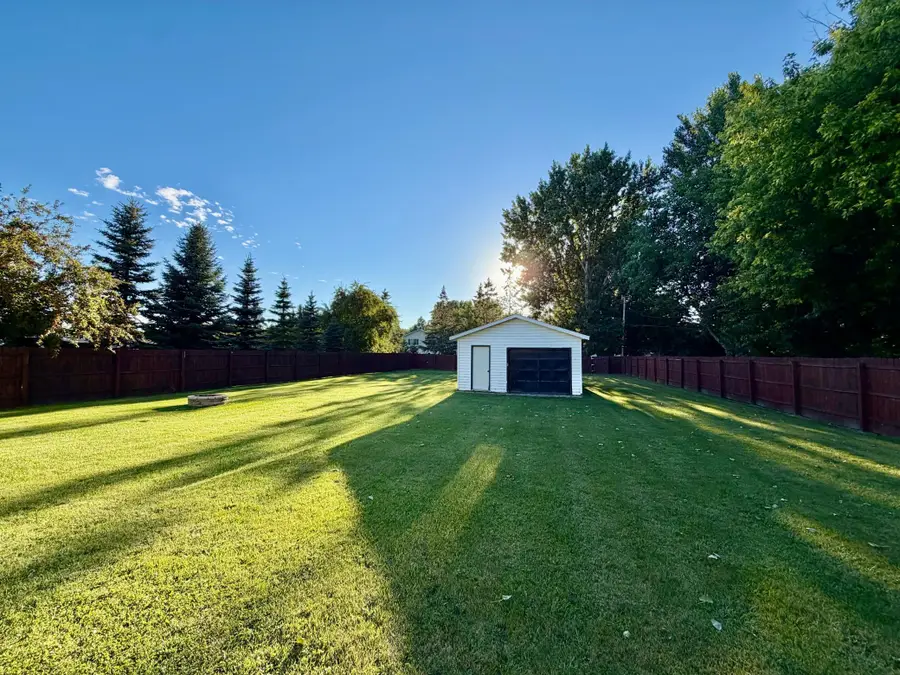 313 10th Avenue Ne, Roseau, MN 56751 - #3