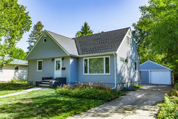 1320 5th Street S, Moorhead, MN 56560