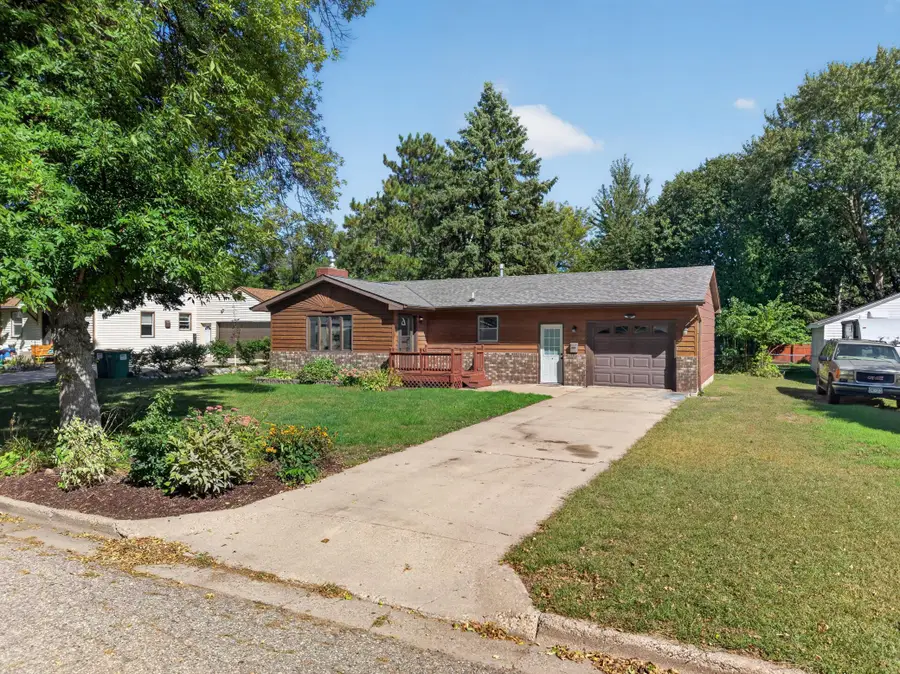 613 S Litchfield Avenue, Litchfield, MN 55355 - #3