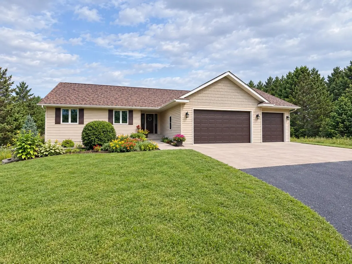 855 Bauer Avenue, Eau Claire, WI 54703 - #1