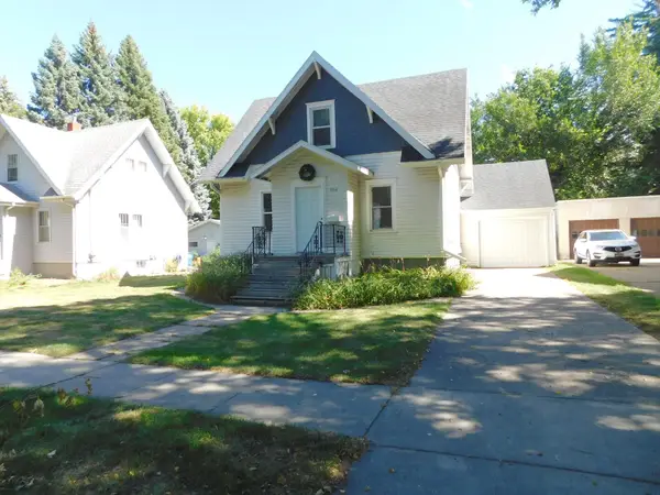 606 5th Street S, Moorhead, MN 56560