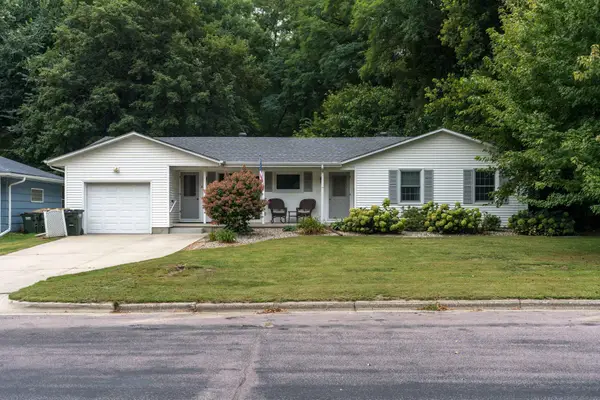828 Lower Johnson Circle, Saint Peter, MN 56082