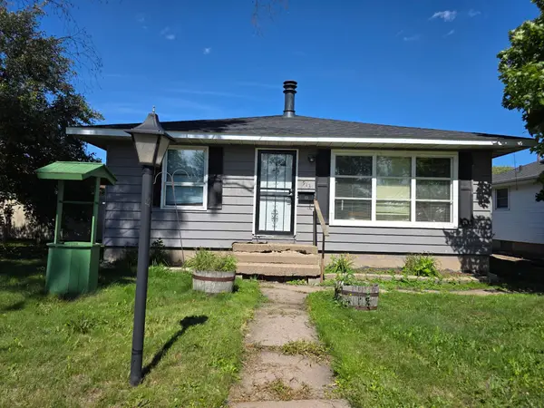 913 9th Street S, Virginia, MN 55792