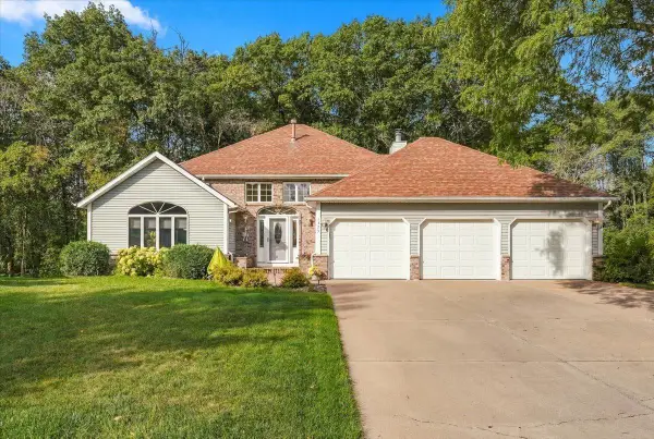 1579 Mary Street N, Maplewood, MN 55119