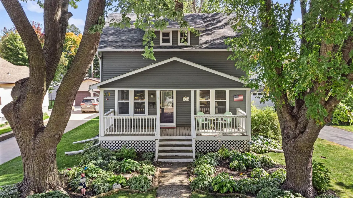 819 S Grove Avenue, Owatonna, MN 55060 - #1