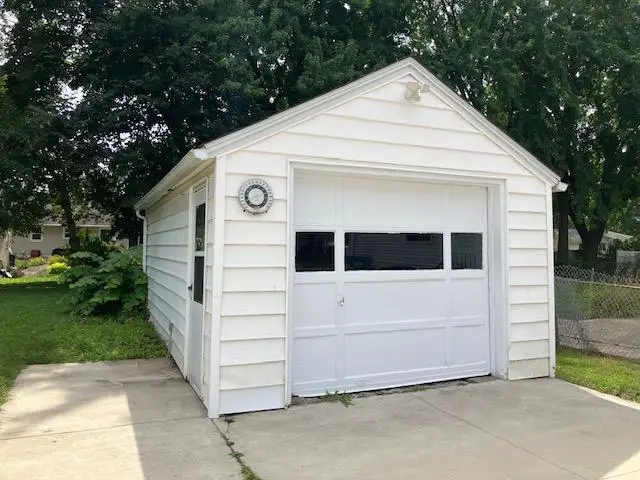 614 9th Avenue Se, Waseca, MN 56093 - #3