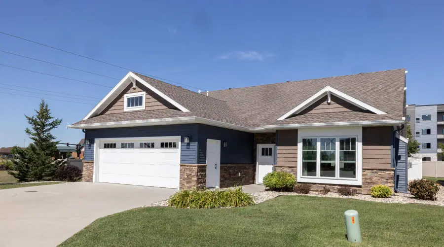 4273 Coventry Drive S #E, Fargo, ND 58104 - #2