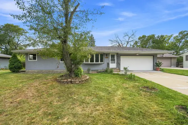 2795 Farrington Street, Roseville, MN 55113