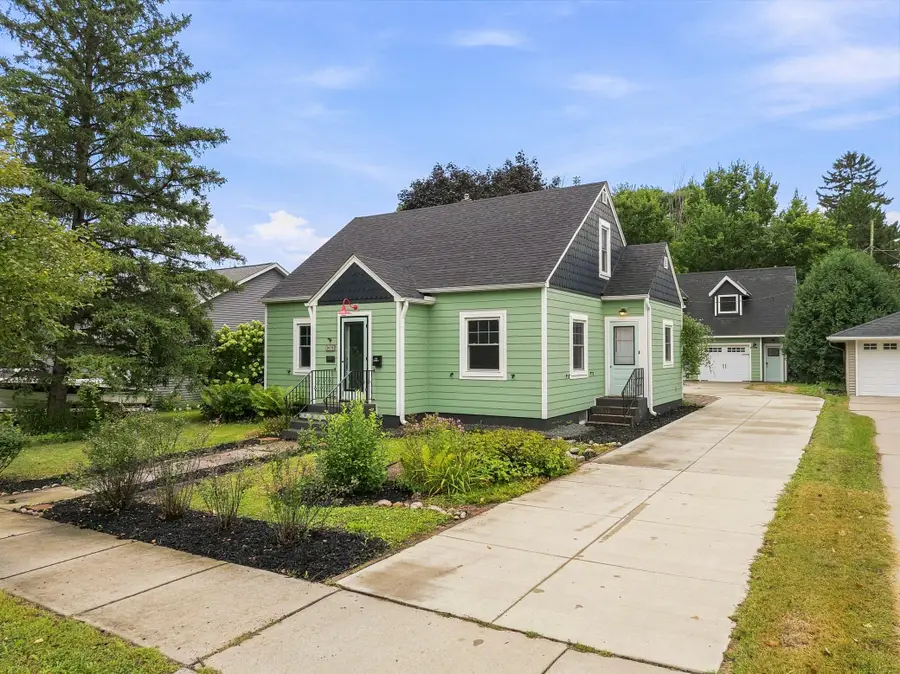 809 1st Street W, Northfield, MN 55057 - #3