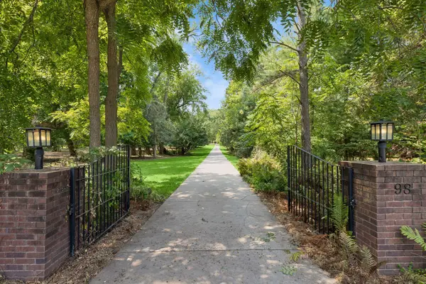 98 Quality Avenue N, Lakeland, MN 55043