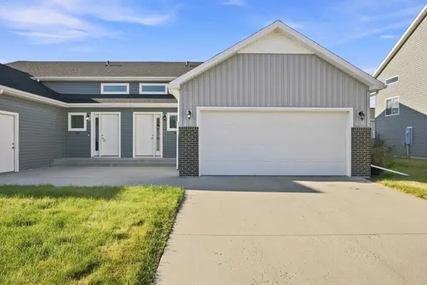 911 Eaglewood Avenue W, West Fargo, ND 58078